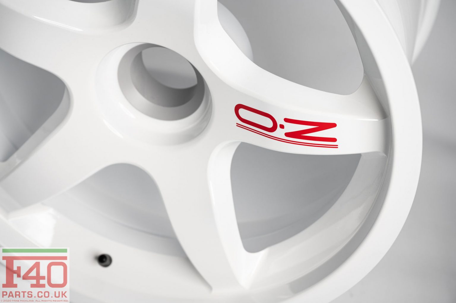 Oz wheel set 18 inch white (F40 LM) - F40 Parts